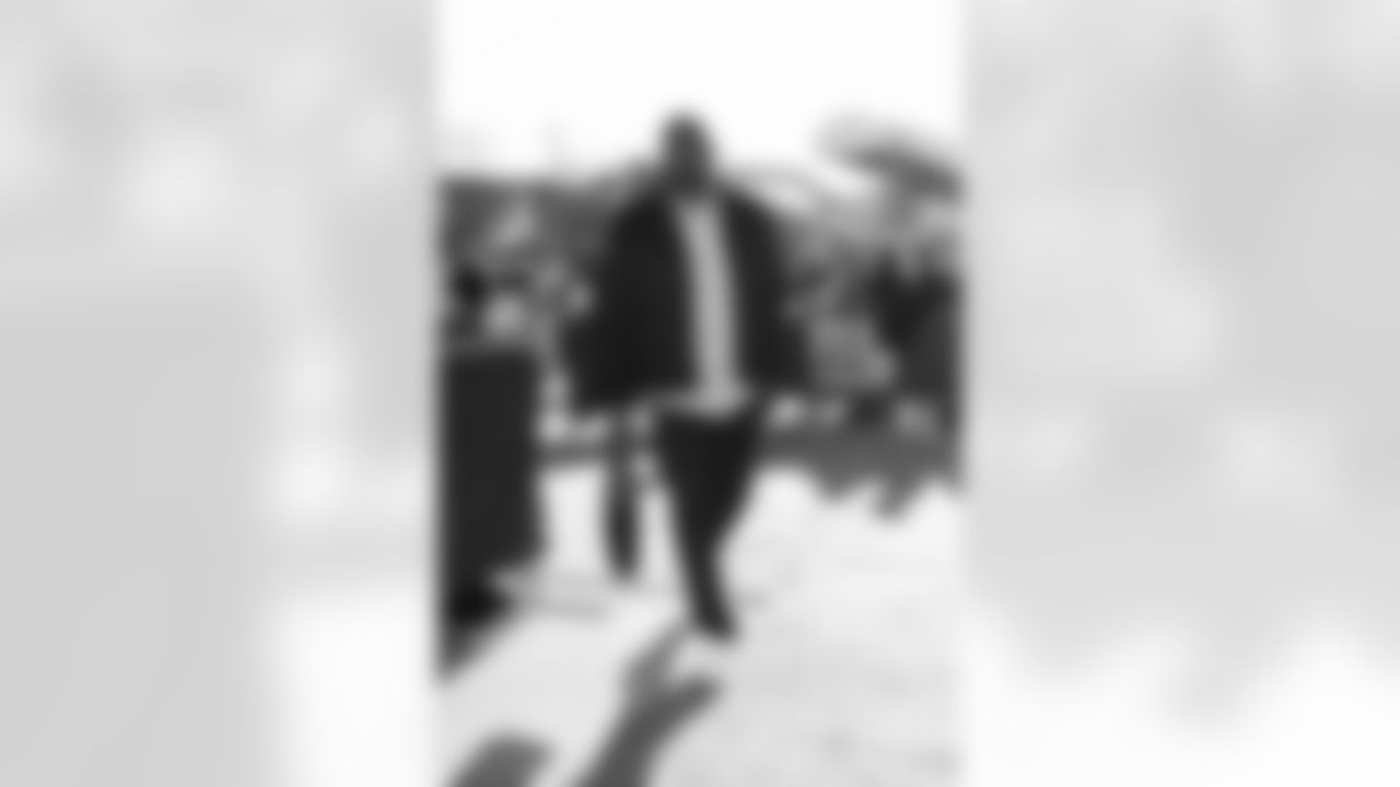 TE Chris Manhertz (85)