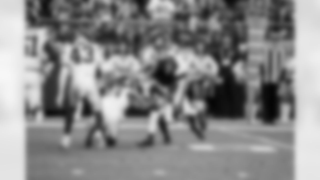 CB Dru Phillips (22), LB Demetrius Flannigan-Fowles (33)