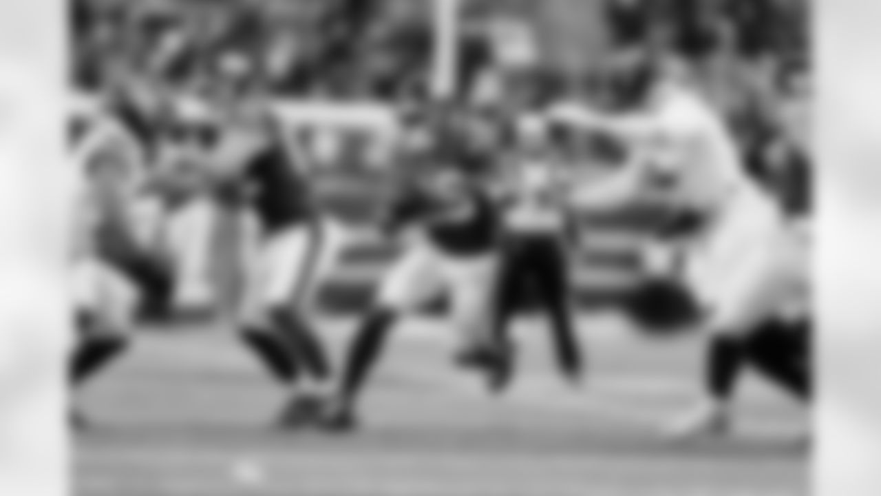 RB Tyrone Tracy Jr. (29)