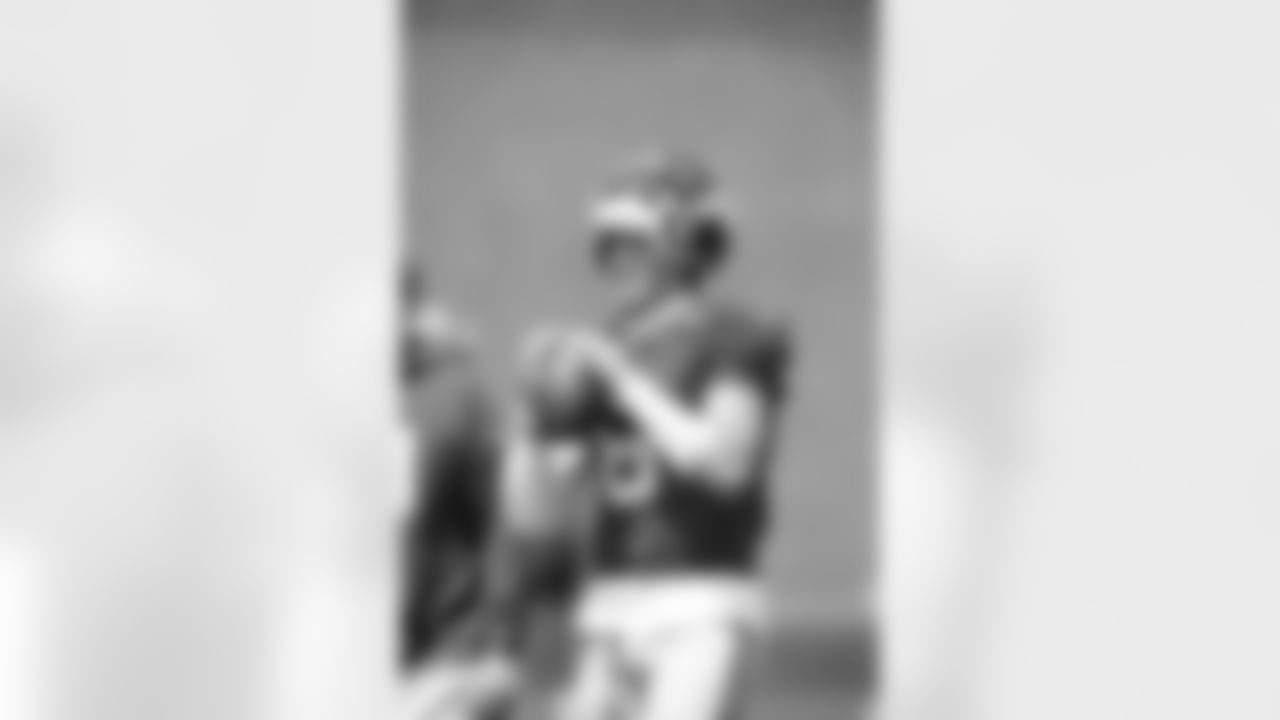 New York Giants quarterback Jaxson Dart (6)