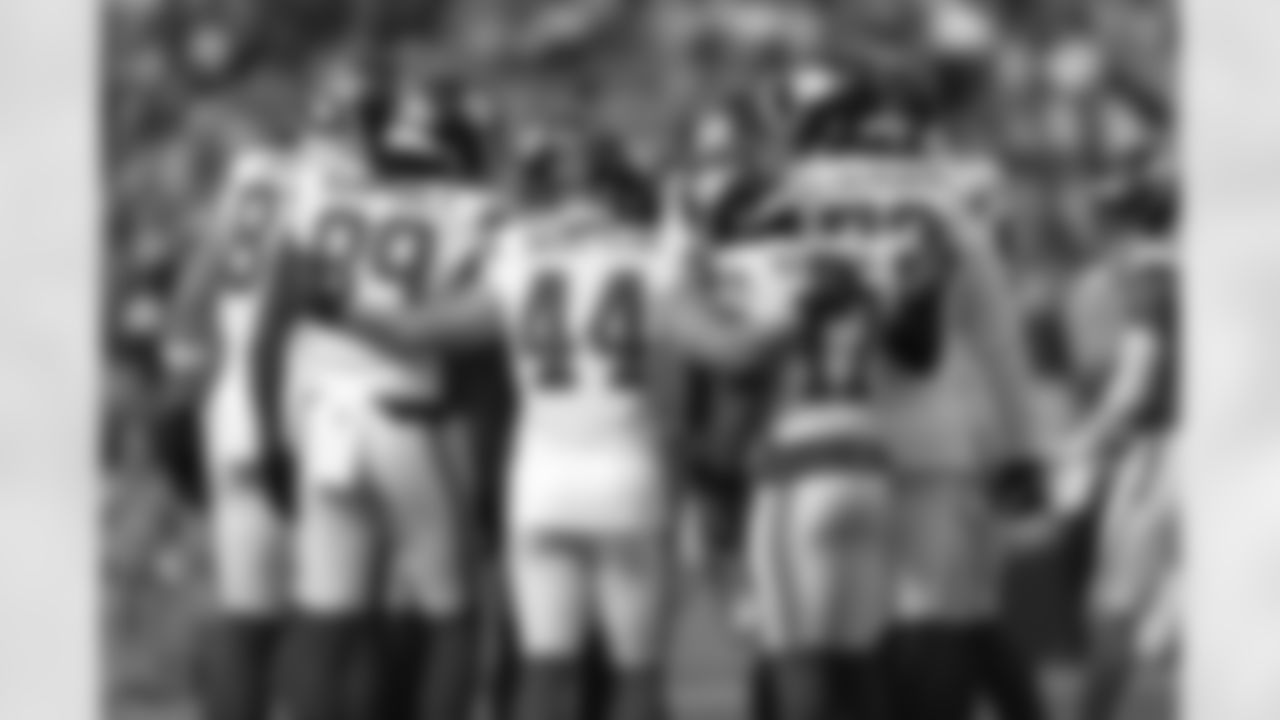 New York Giants running back Cam Skattebo (44) joins teammates in huddle during the first half of an NFL football game Sunday, Oct. 19, 2025, in Denver. (AP Photo/David Zalubowski)