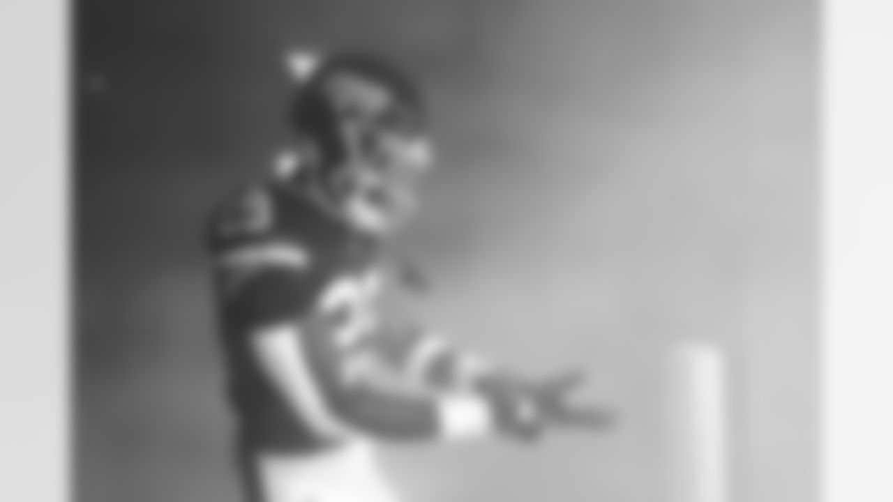 RB Tyrone Tracy Jr. (29)