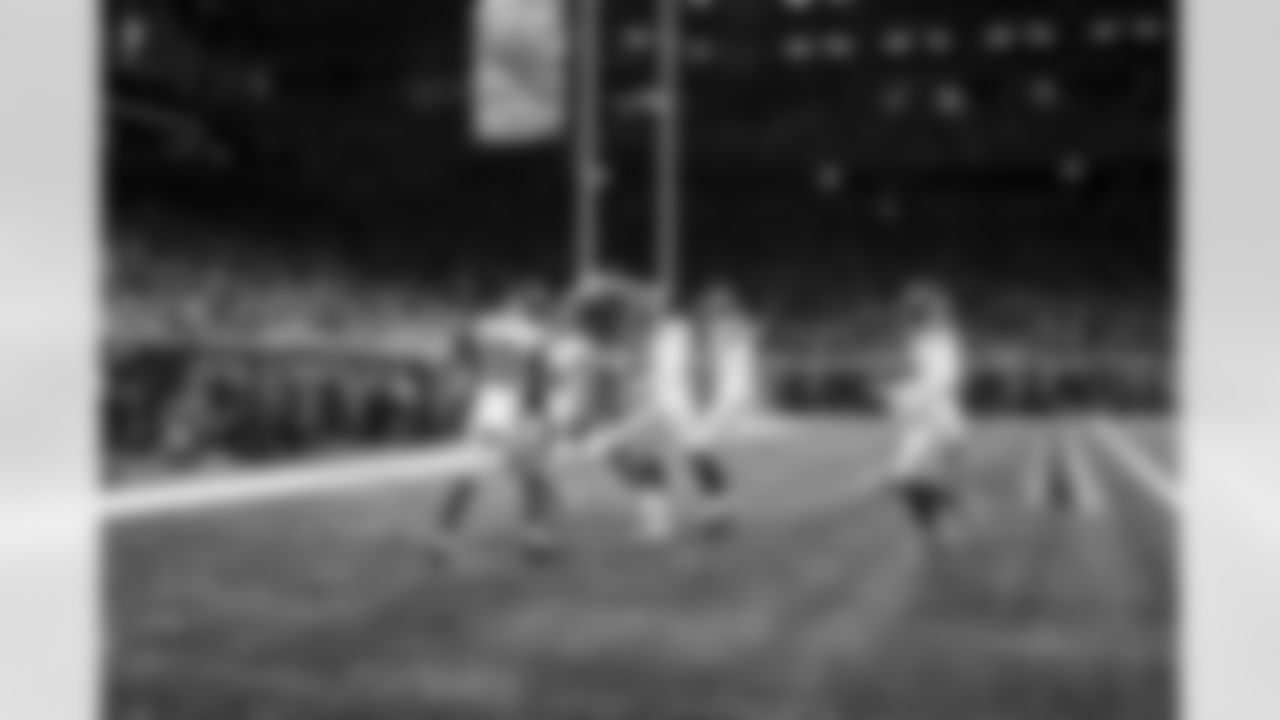 S Jevón Holland (8)