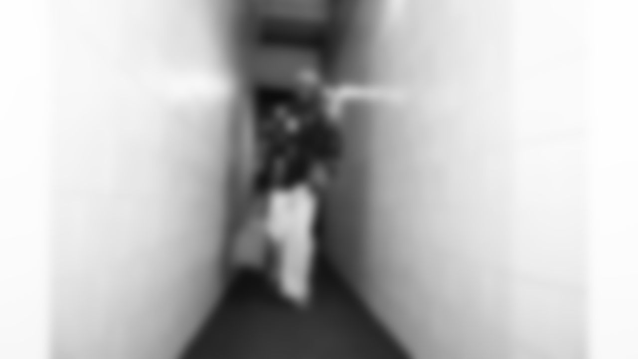 OLB Kayvon Thibodeaux (5)