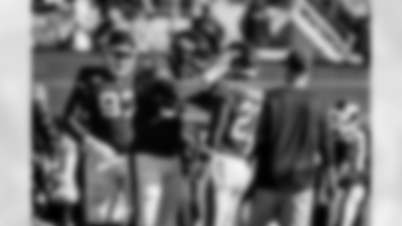 S Tyler Nubin (27), DT Roy Robertson-Harris (95)