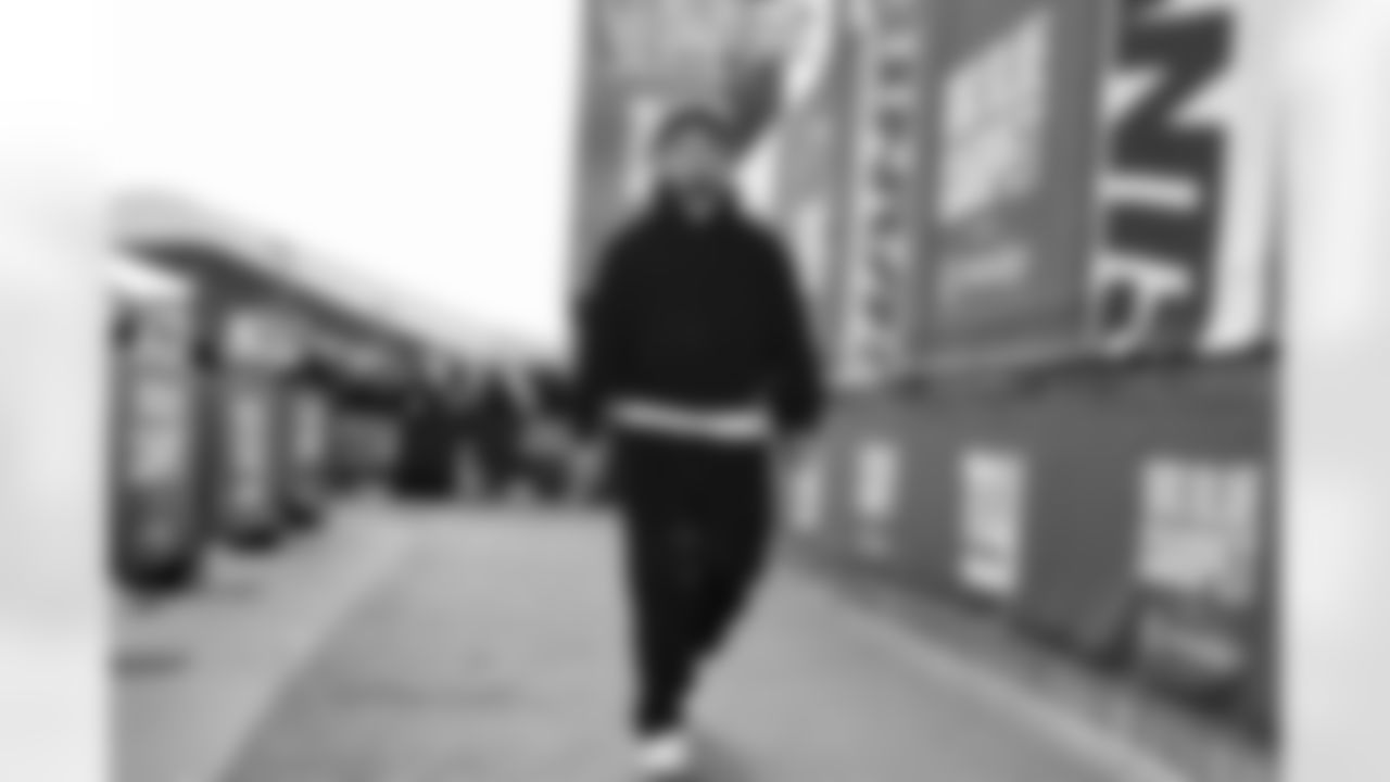 LB Darius Muasau (53)