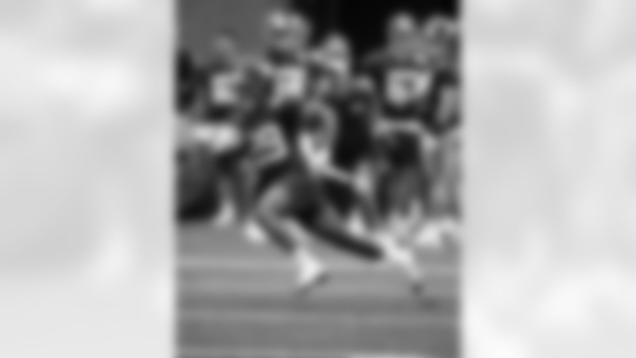 RB Tyrone Tracy Jr. (29)