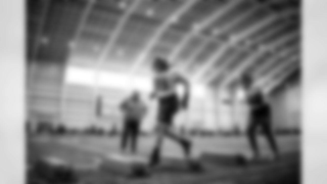 DL Casey Rogers (99)