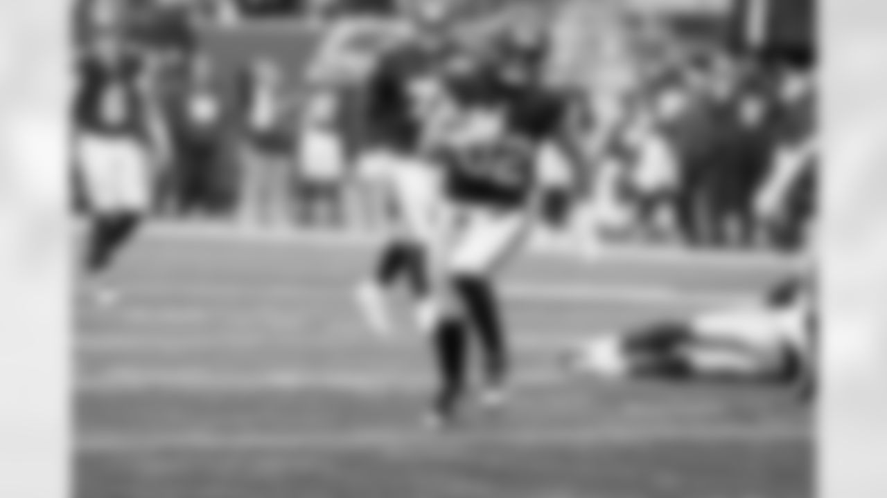 TE Daniel Bellinger (82)