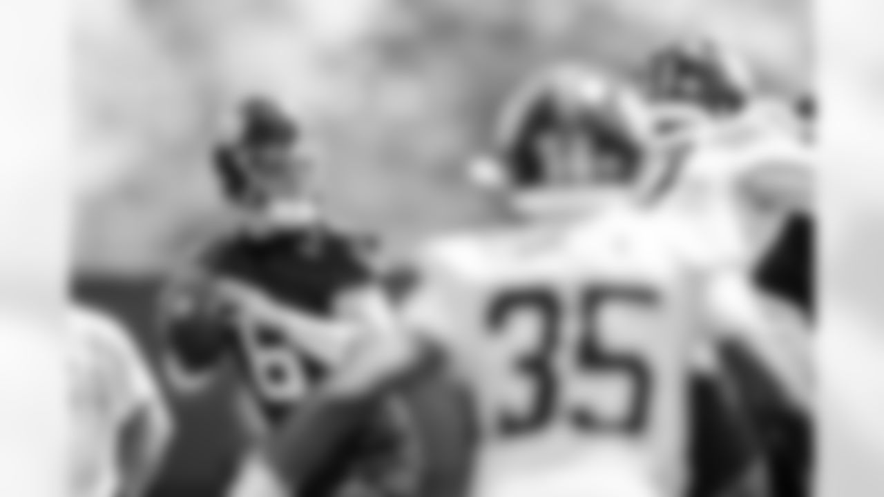 QB Jaxson Dart (6)