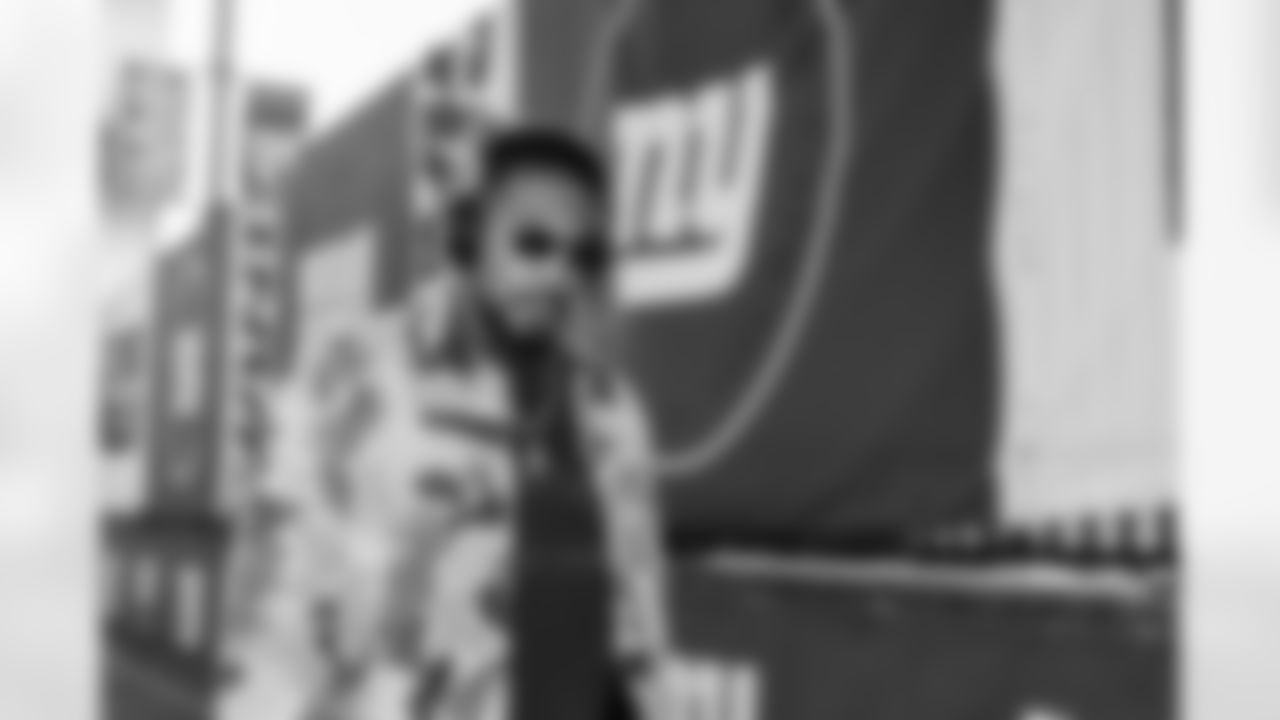 OLB Zaire Barnes (46)