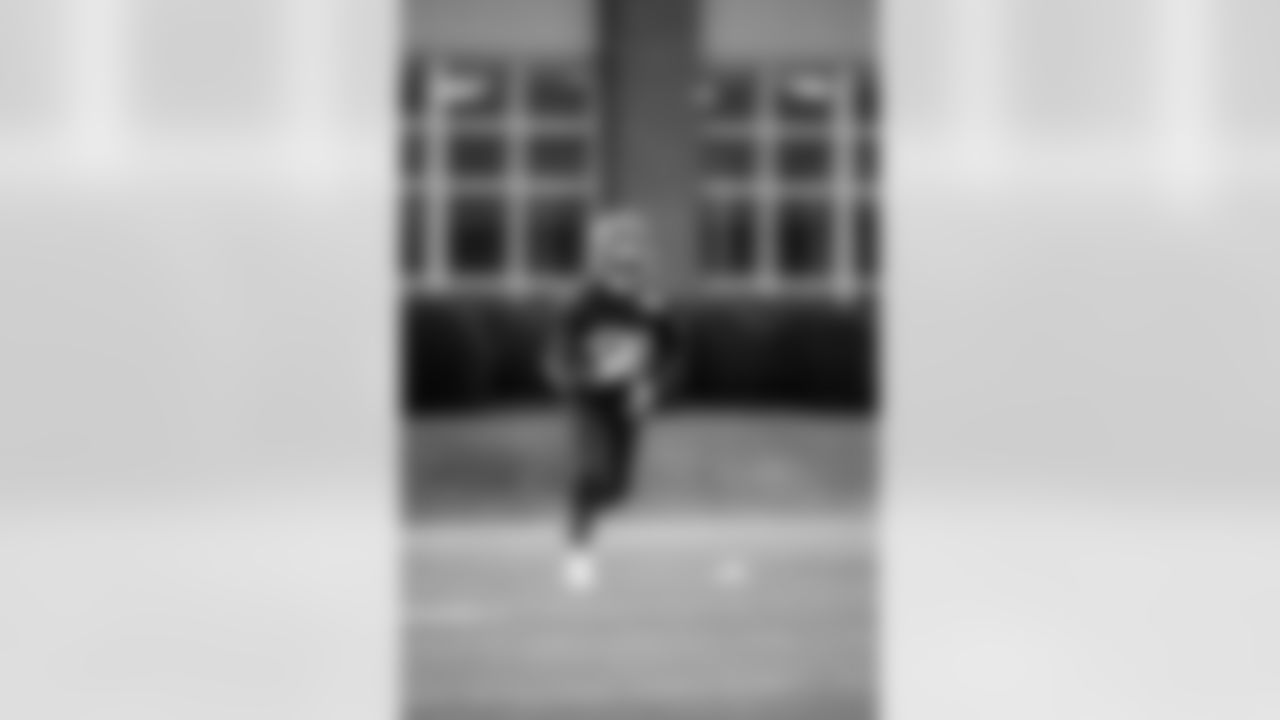 WR Xavier Gibson (88)