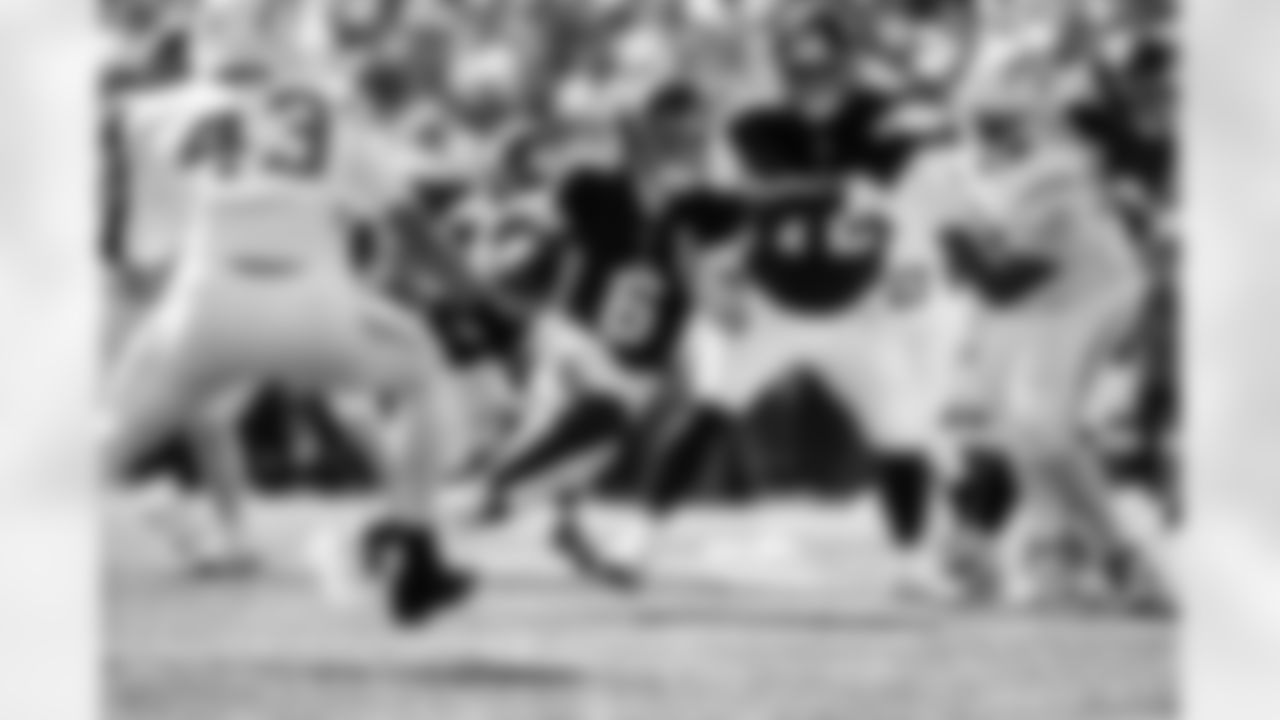 QB Jaxson Dart (6)