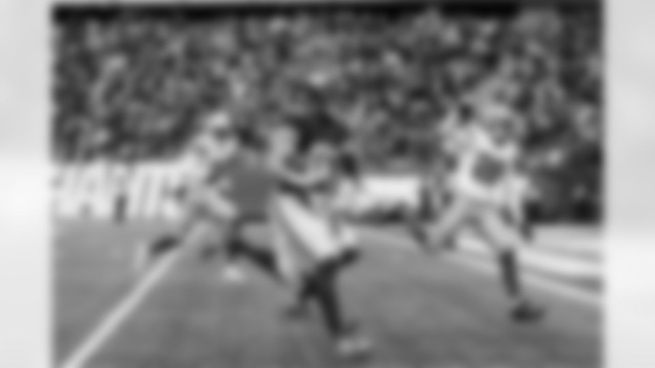 TE Daniel Bellinger (82)