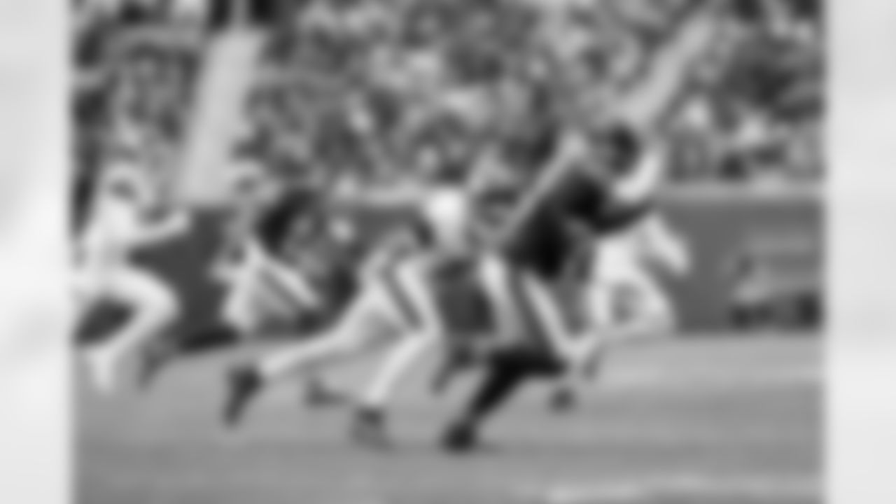 OLB Kayvon Thibodeaux (5)