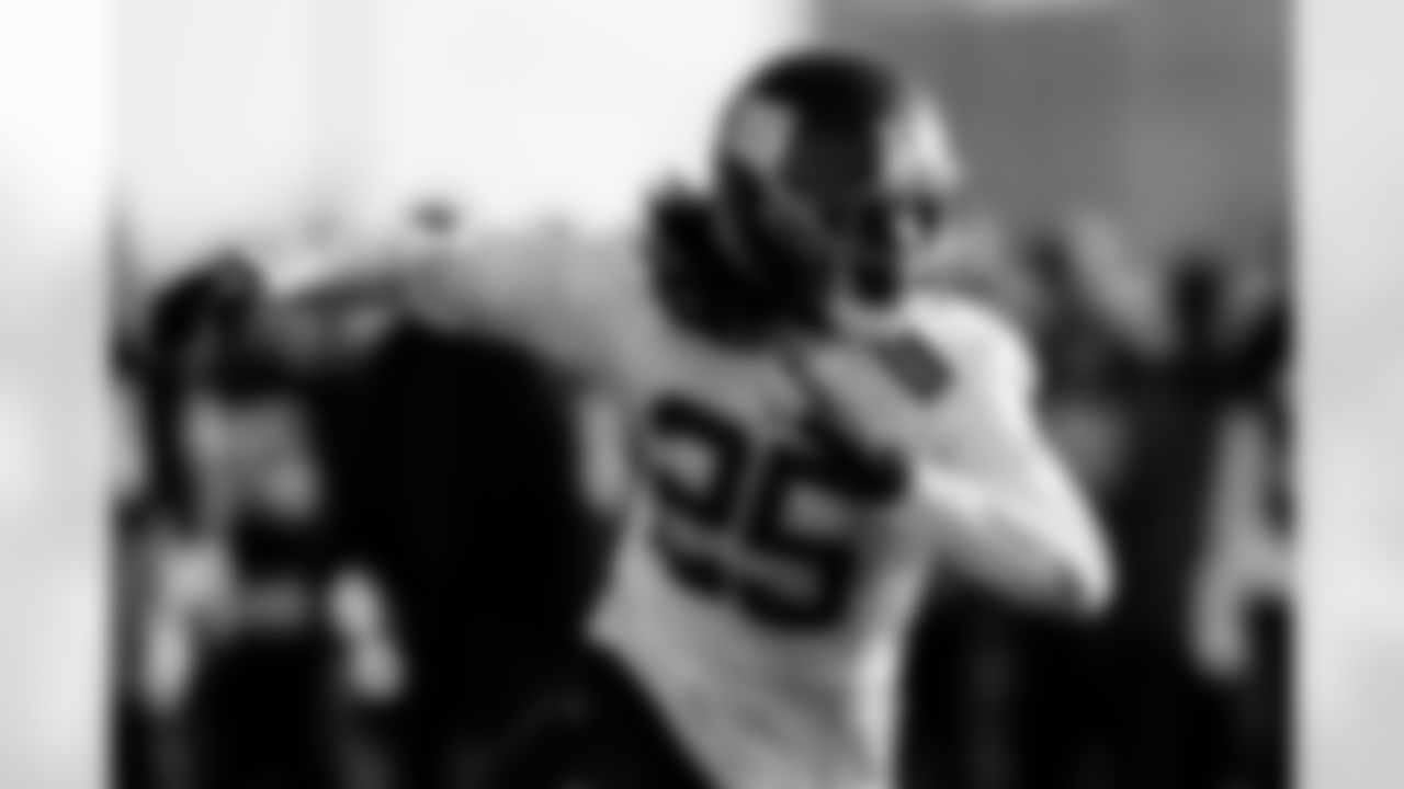 RB Dante Miller (25)