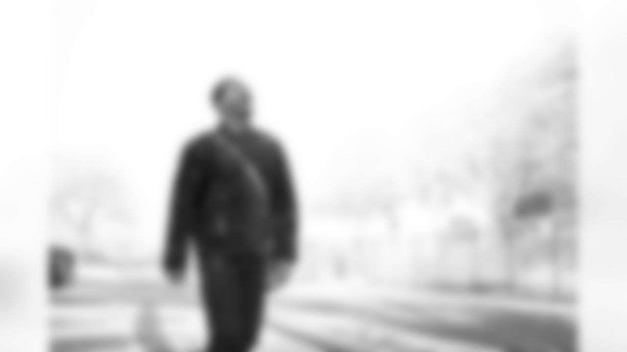 QB Jameis Winston (19)