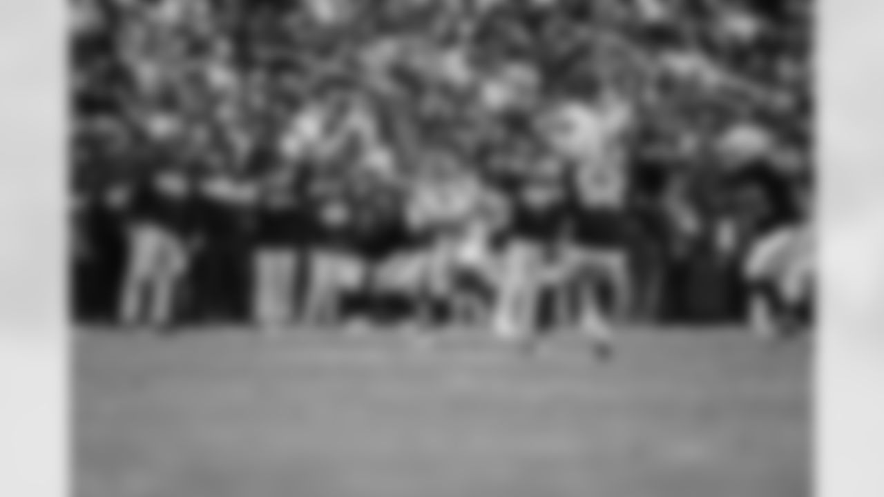 WR Isaiah Hodgins (89)