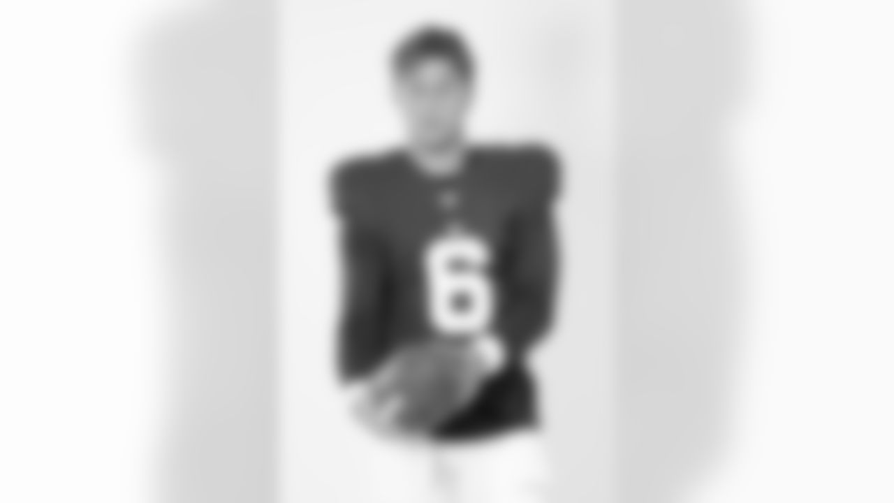 New York Giants quarterback Jaxson Dart (6) poses for a portrait during the NFLPA Rookie Premiere on Saturday, May 17, 2025 in Thousand Oaks, Calif. (Ben Liebenberg/NFL)