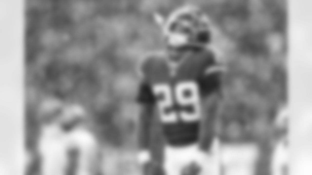 RB Tyrone Tracy Jr. (29)