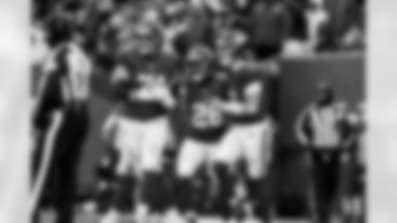 G Greg Van Roten (74), RB Devin Singletary (26), QB Jaxson Dart (6)