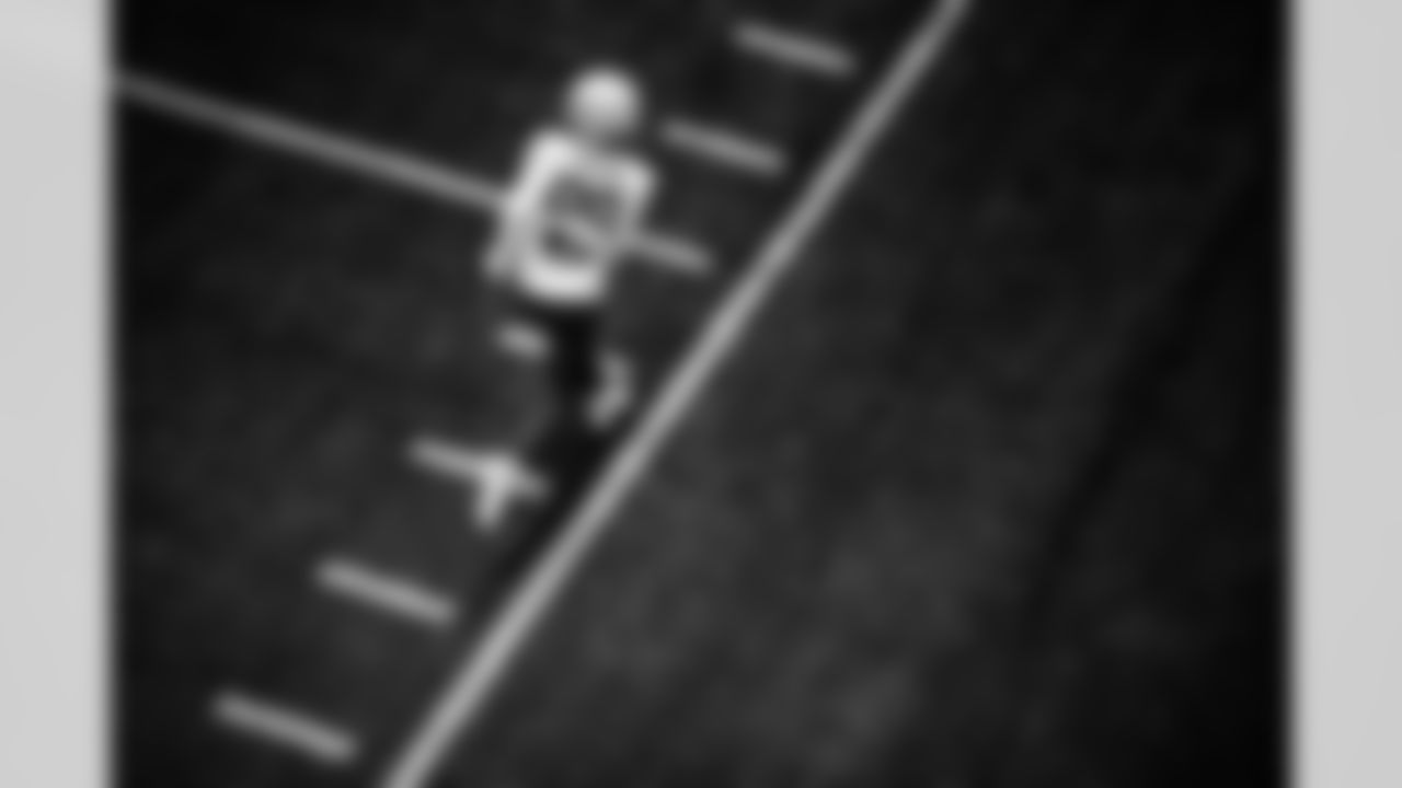 WR Isaiah Hodgins (89)