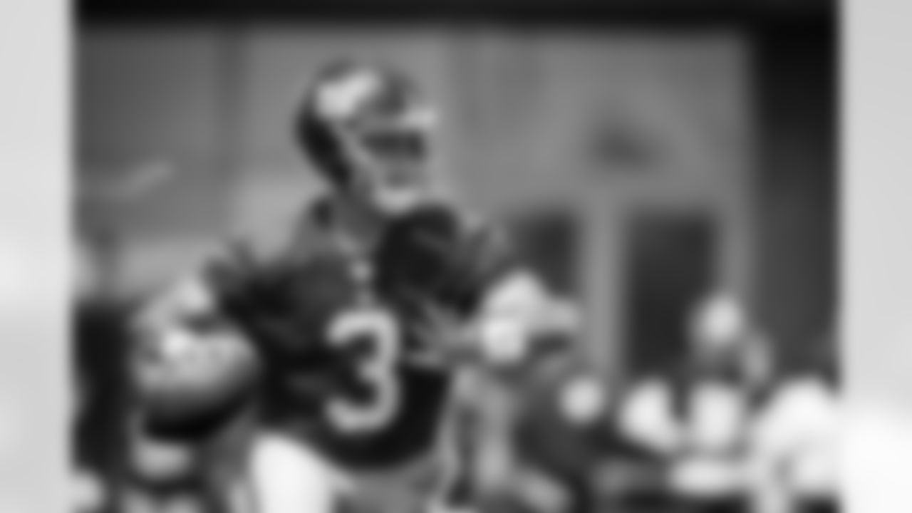 QB Russell Wilson (3)