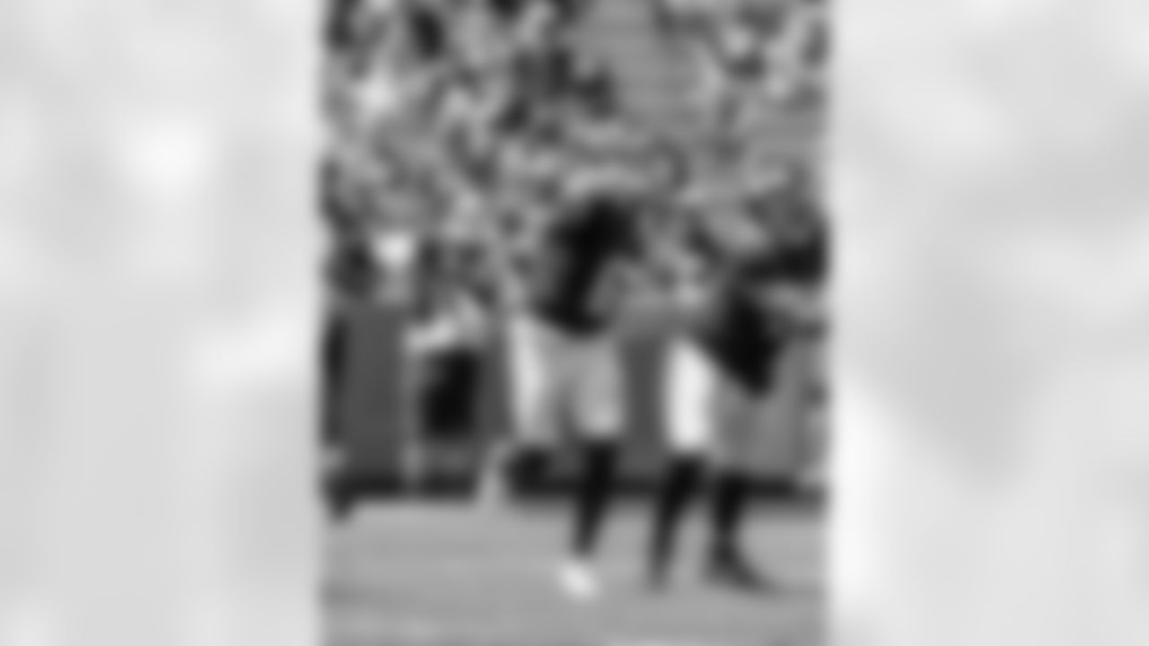 New York Giants quarterback Jaxson Dart (6)