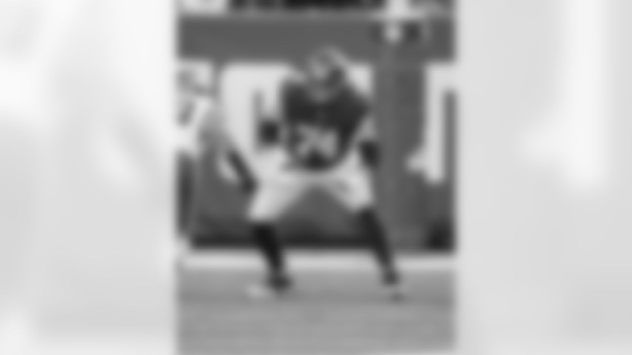 G Greg Van Roten (Unrestricted Free Agent)