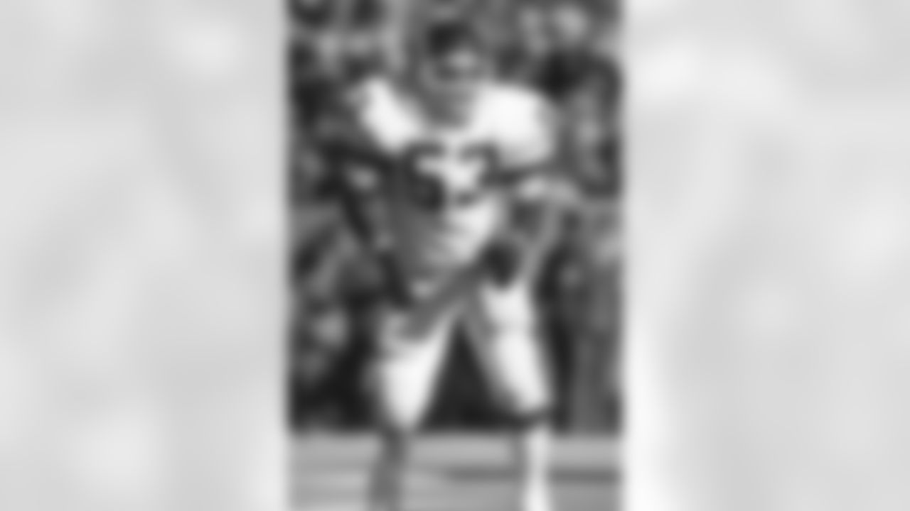 New York Giants linebacker Harry Carson (53) during the NFC Divisional Playoffs against the Chicago Bears on January 5, 1986, at Soldier Field in Chicago, Illinois. (AP Photo / Al Messerschmidt)