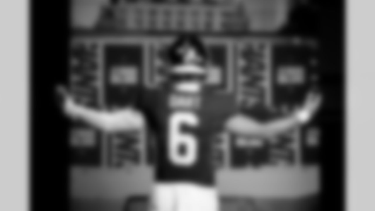 QB Jaxson Dart (6)