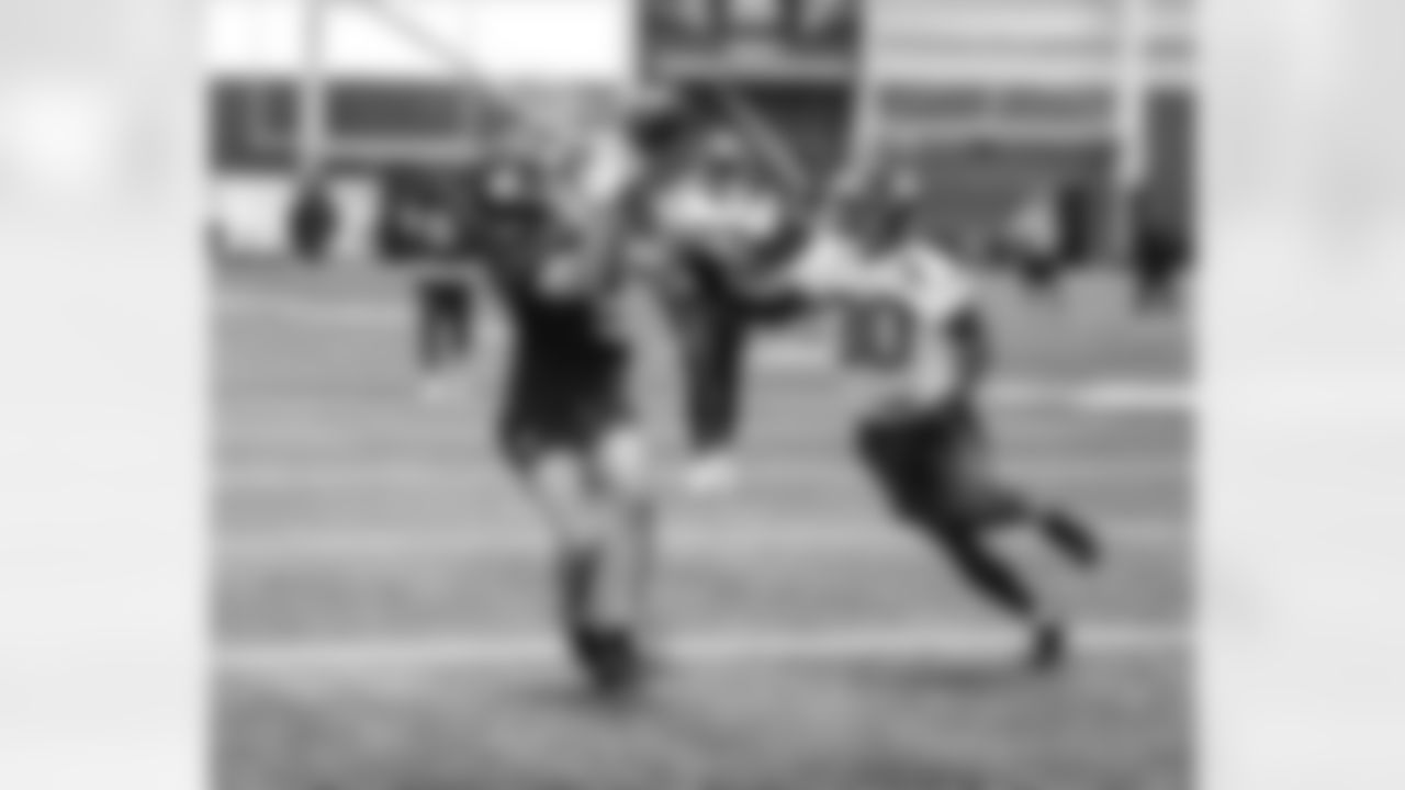 WR Dalen Cambre (5), CB TJ Moore (30)