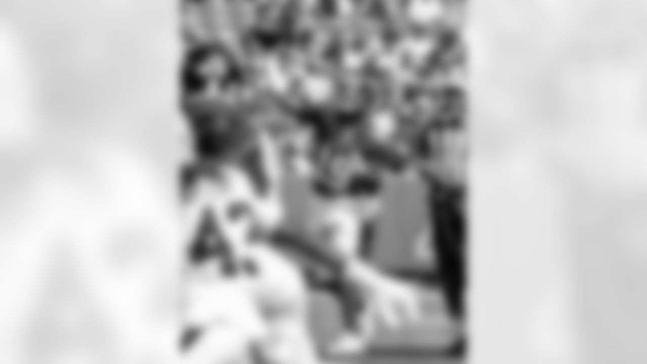 New York Giants quarterback Jameis Winston (19)