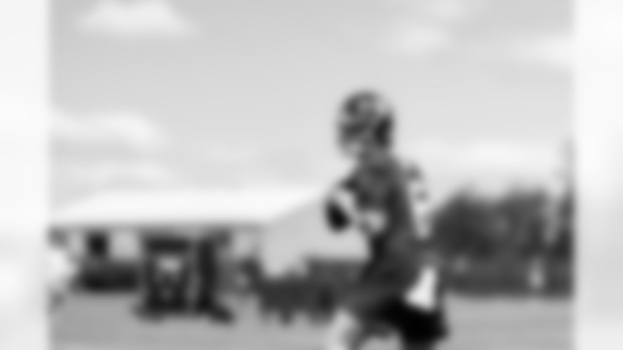 QB Jaxson Dart (6)