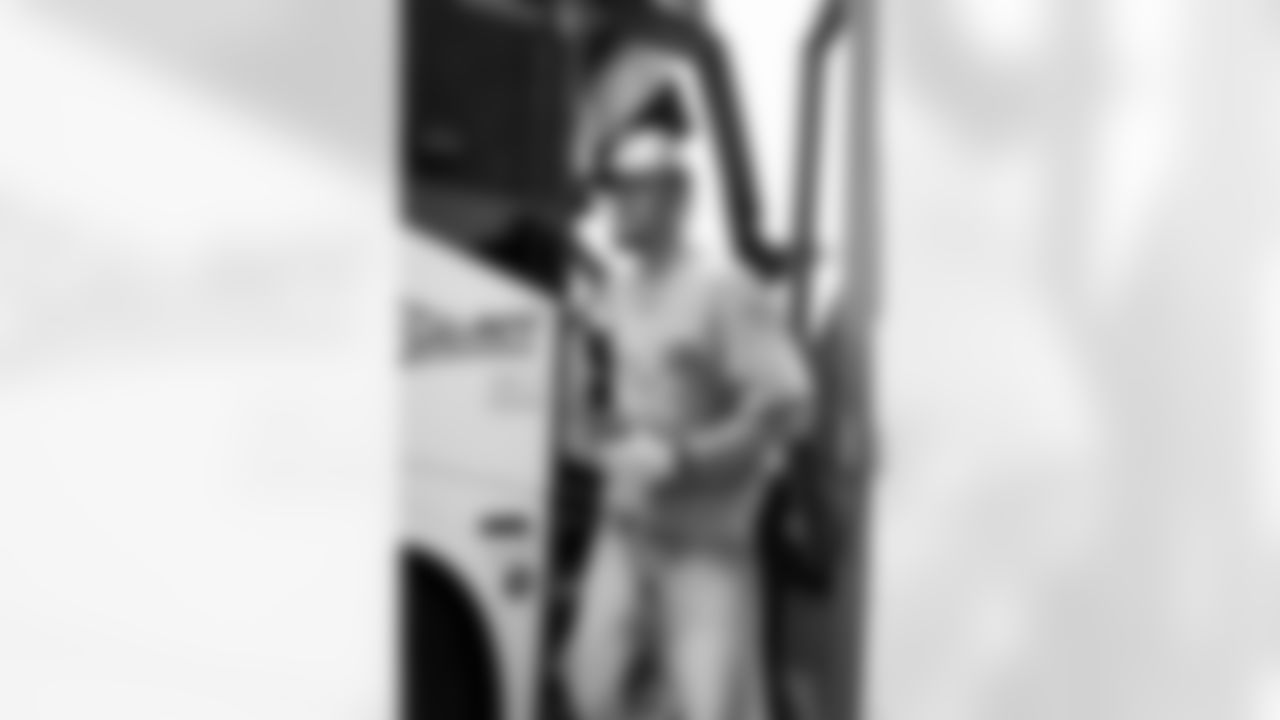 WR Isaiah Hodgins (89)