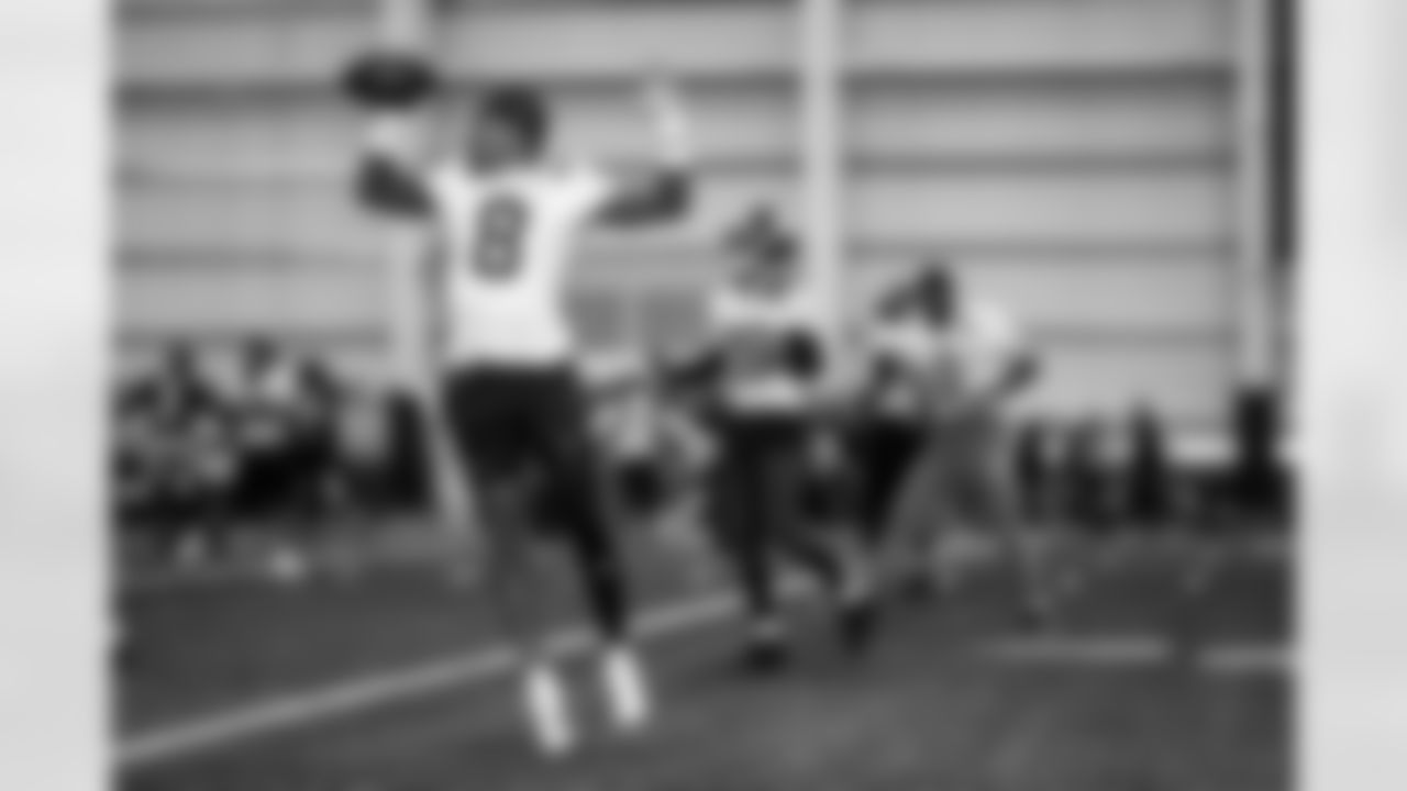 S Jevón Holland (8)