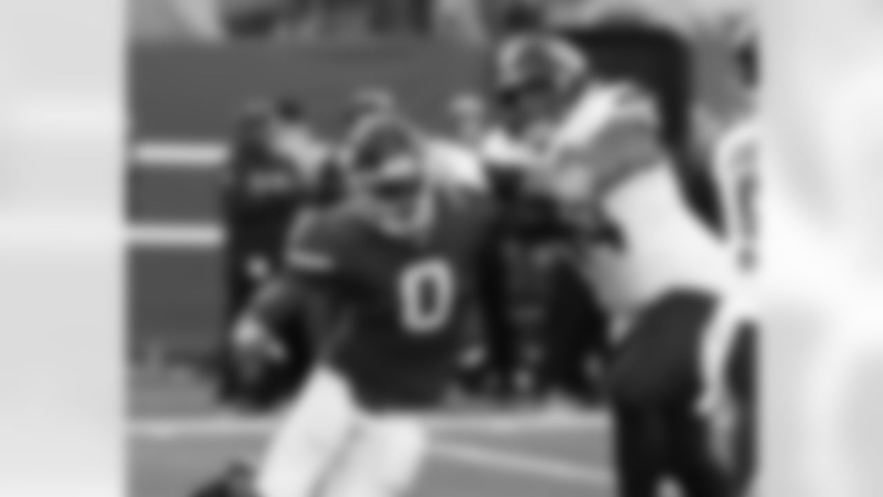 New York Giants linebacker Brian Burns (0)