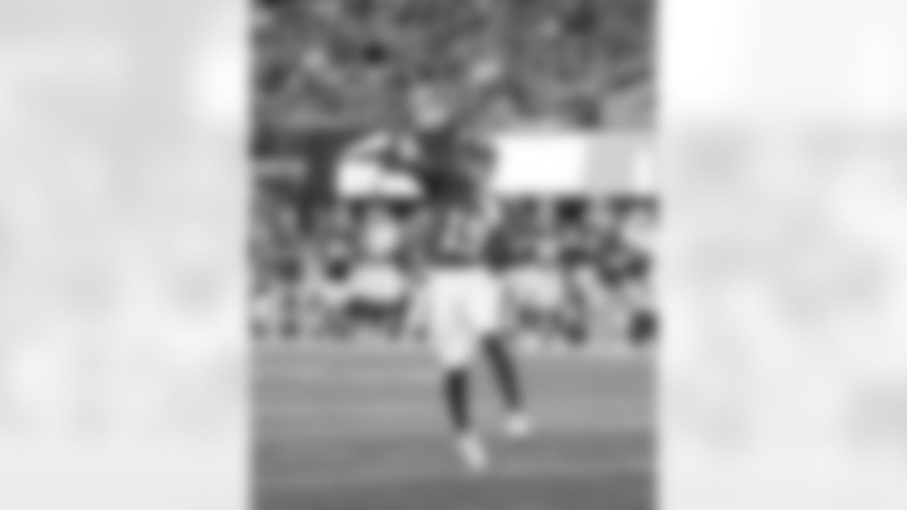 New York Giants quarterback Jameis Winston (19)