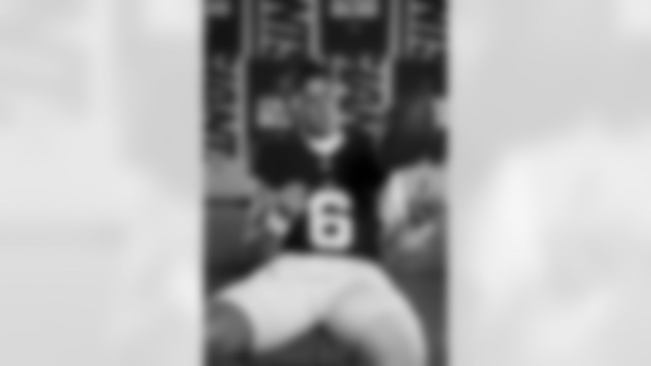 QB Jaxson Dart (6)