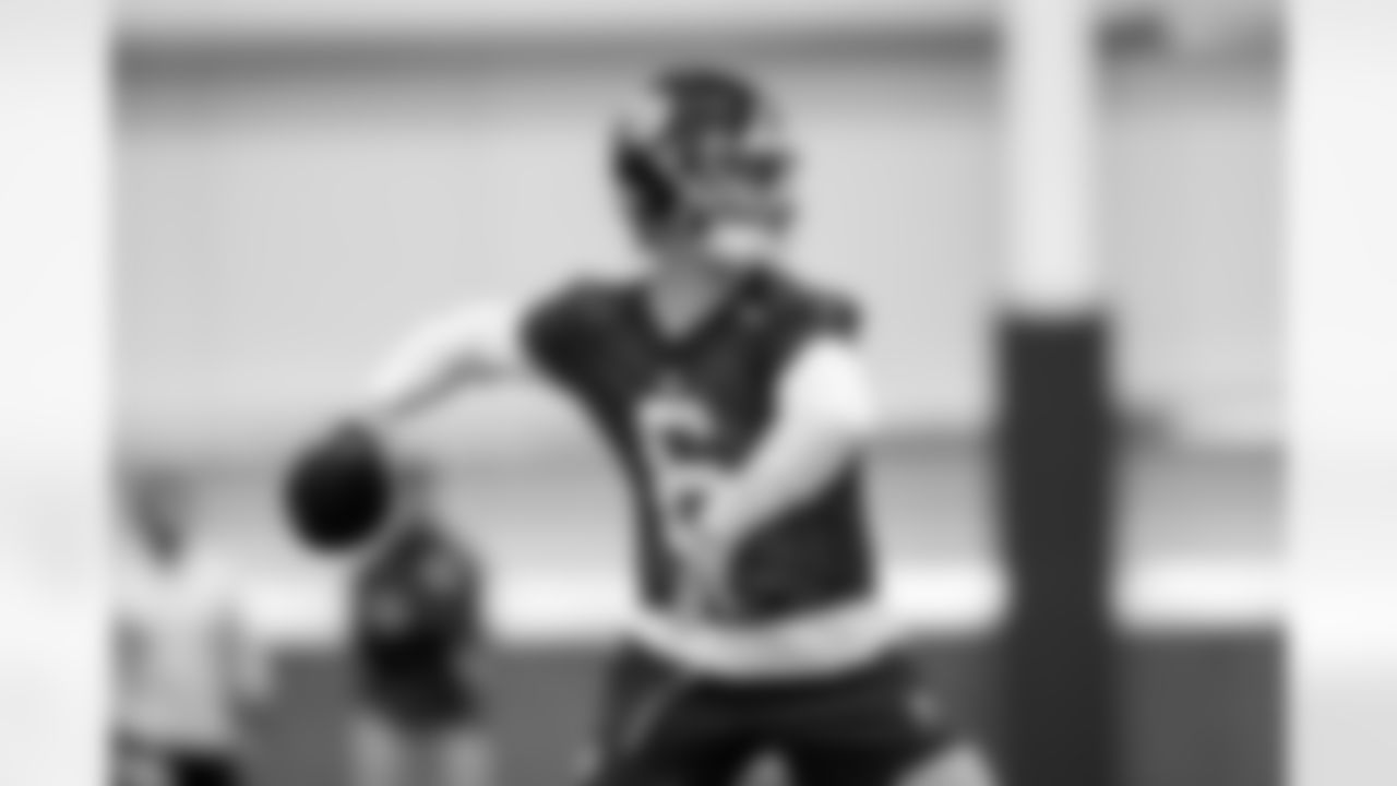 QB Jaxson Dart (6)