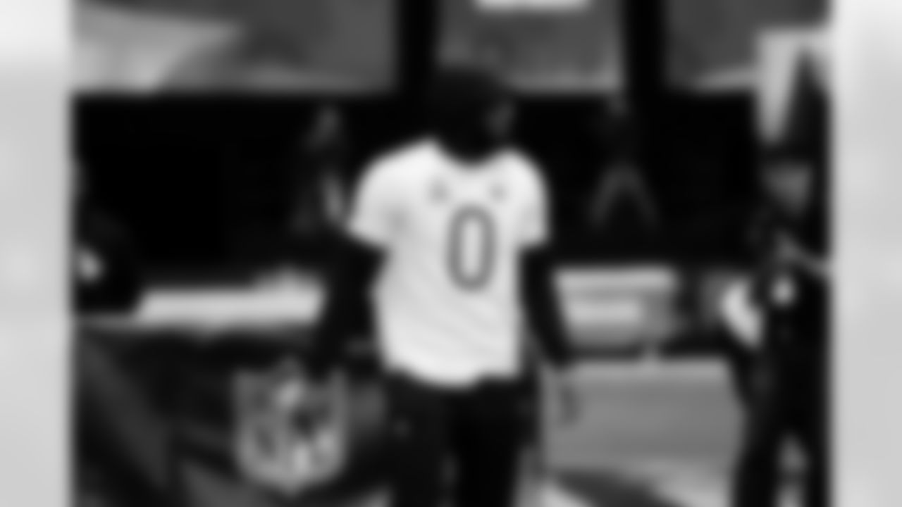 New York Giants linebacker Brian Burns (0) gestures during the 2026 Pro Bowl Skills Challenge on Monday, February 2, 2026 in San Francisco. (Kara Durrette/NFL)