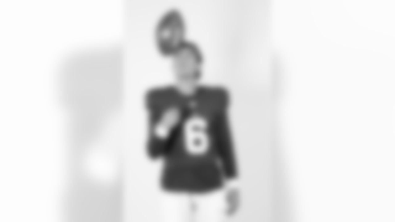 New York Giants quarterback Jaxson Dart (6) poses for a portrait during the NFLPA Rookie Premiere on Saturday, May 17, 2025 in Thousand Oaks, Calif. (Ben Liebenberg/NFL)