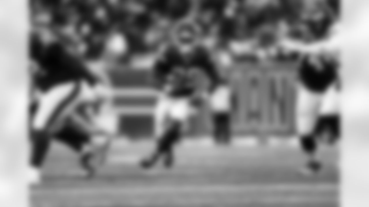 RB Tyrone Tracy Jr. (29)