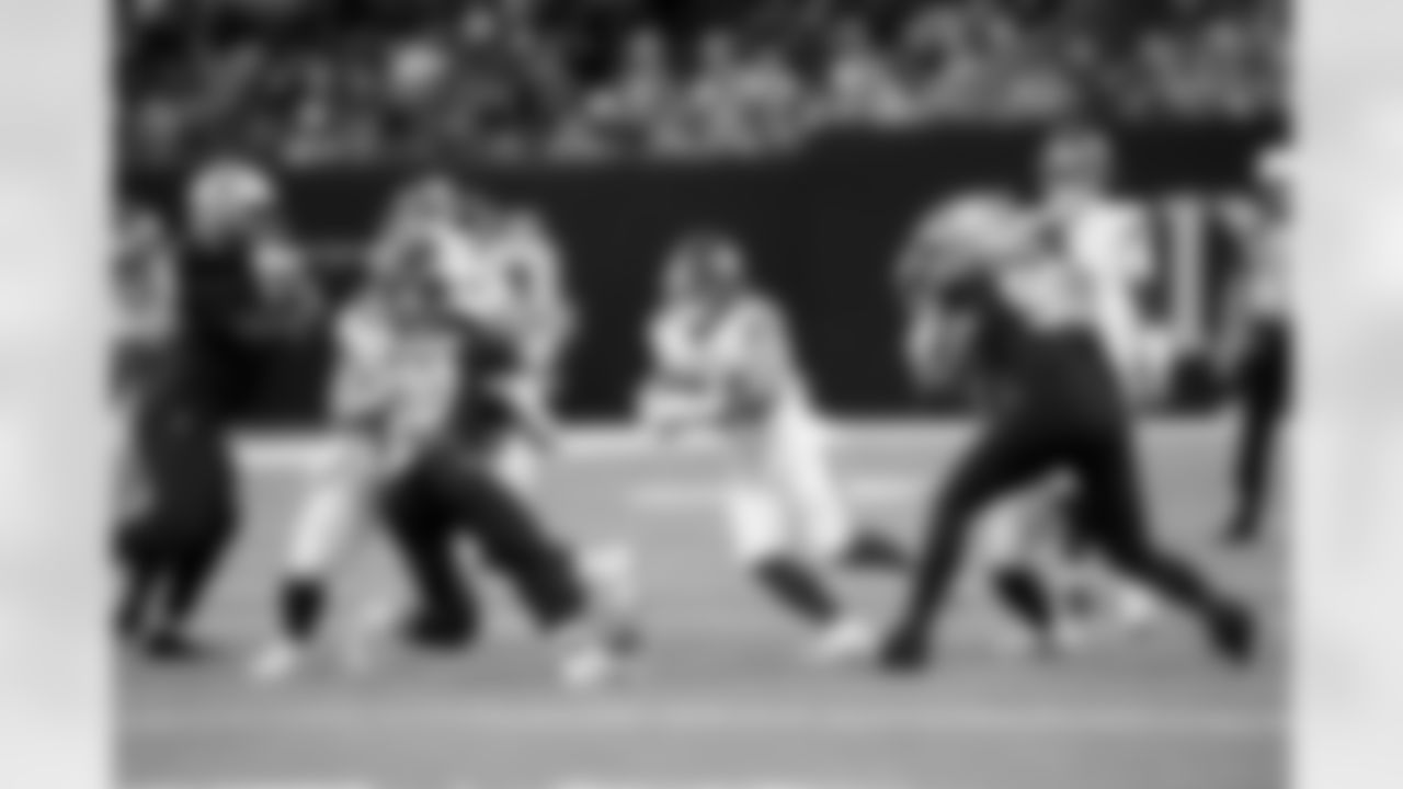 RB Cam Skattebo (44) runs the ball during an NFL football game against the New Orleans Saints on Sunday, October 5, 2025 at Caesars Superdome in New Orleans. (Evan Pinkus/NEW YORK GIANTS)