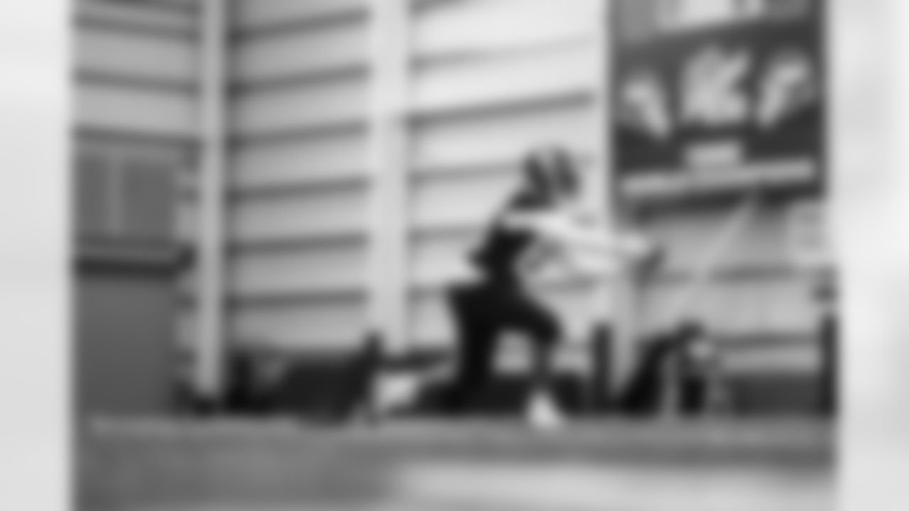 WR Xavier Gibson (88)