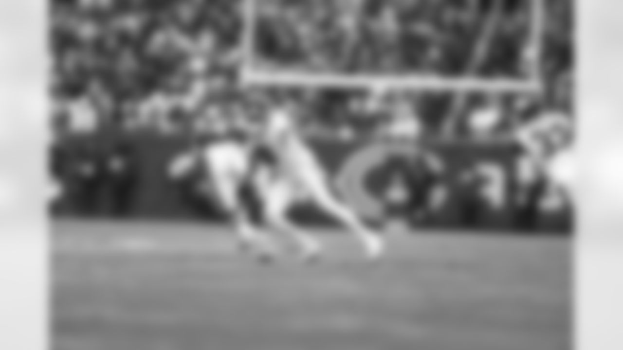 S Jevón Holland (8)