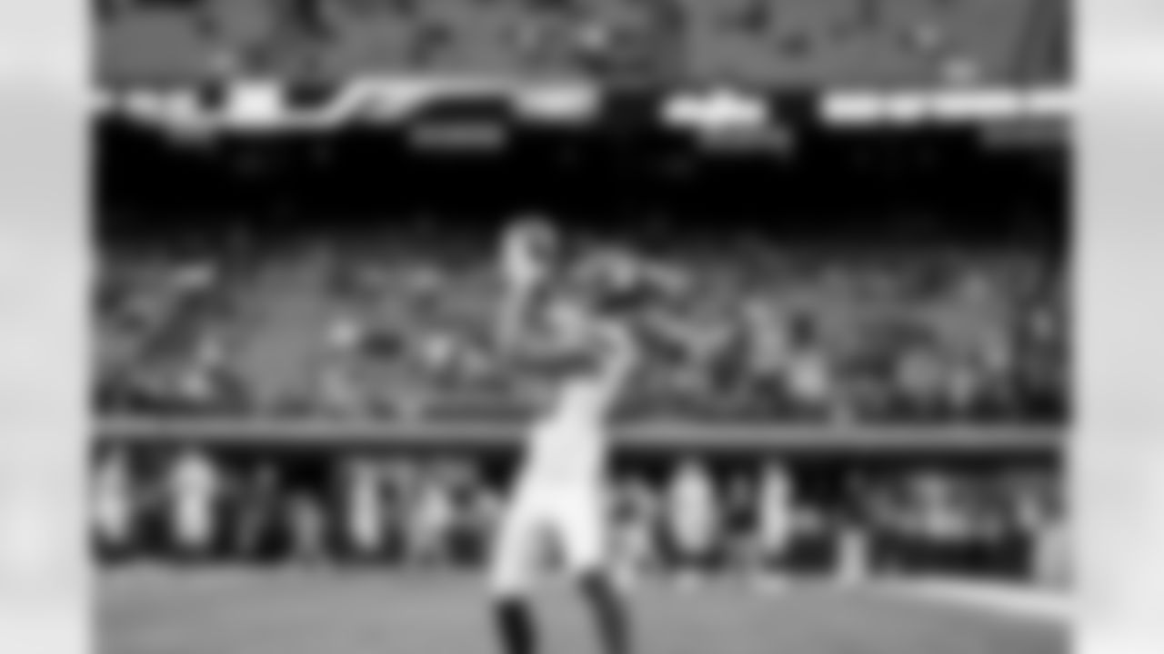 WR Isaiah Hodgins (89)