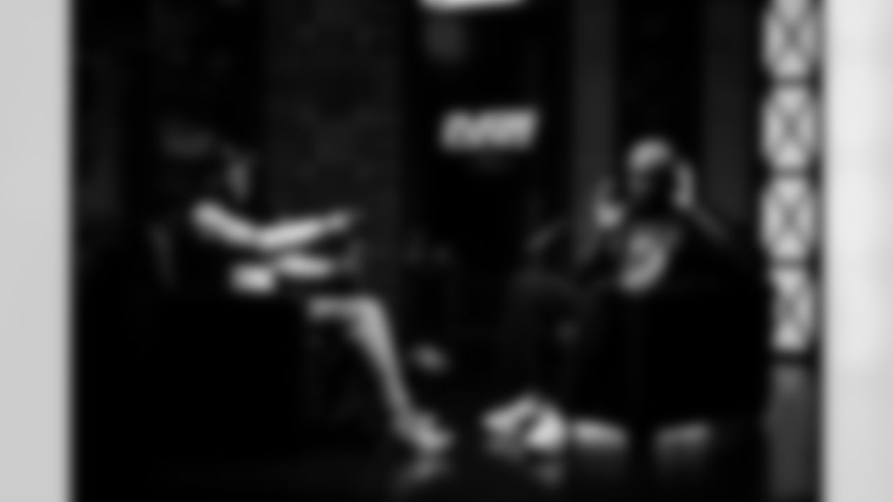 Victor Cruz and OLB Brian Burns (0)