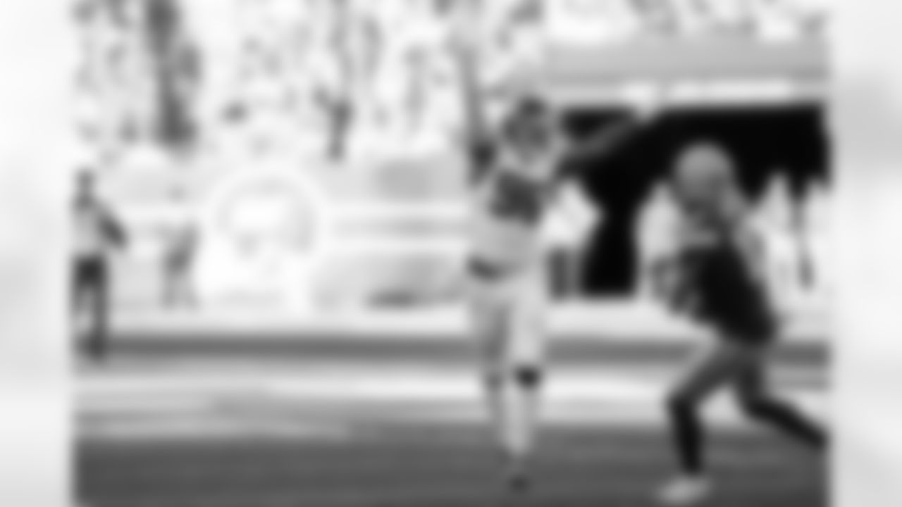 DT Roy Robertson-Harris (95)