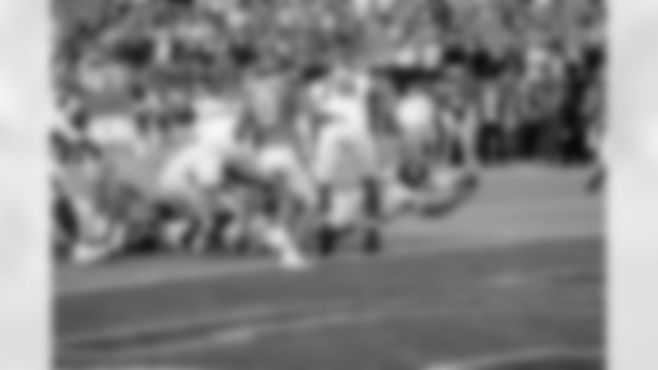 QB Jaxson Dart (6)